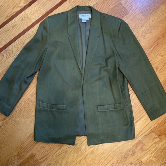 Vintage Jackets & Blazers - 100% silk true vintage army green blazer with pockets open front VTG